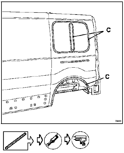 Renault Trafic. Panneau latéral arrière partie arrière