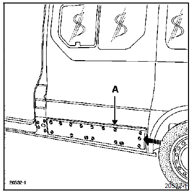 Renault Trafic. Bandeau de panneau latéral