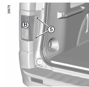 Renault Trafic. Bloc feux arrière b