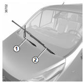 Renault Trafic. Remplacement des balais d'essuie-vitre avant