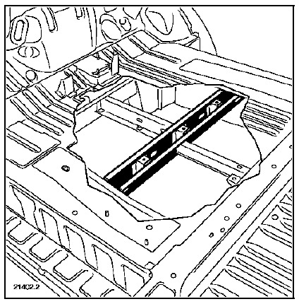 Renault Trafic. Traverse avant sous siège avant