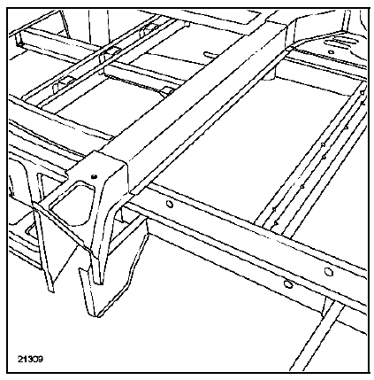Renault Trafic. Traverse avant de plancher arrière