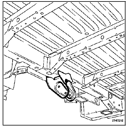 Renault Trafic. Attache de tirant de train arrière