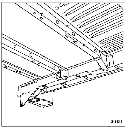 Renault Trafic. Traverse milieu de plancher arrière