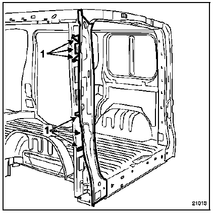 Renault Trafic. Gouttière de panneau latéral arrière partie arrière