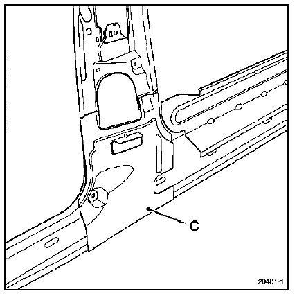 Renault Trafic. Doublure de pied arrière de cabine