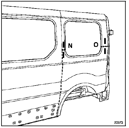 Renault Trafic. Panneau latéral arrière partie arrière