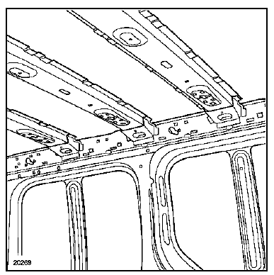 Renault Trafic. Traverse centrale de pavillon arrière