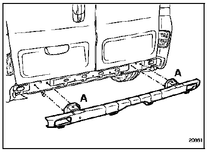 Renault Trafic. Traverse support bouclier arrière