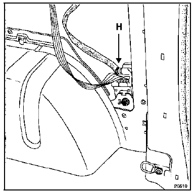 Renault Trafic. Ceinture de sécurité de banquette arrière