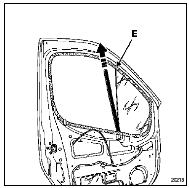 Renault Trafic. Vitre de porte avant