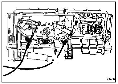 Renault Trafic. Cable de commande du rotateur de reglage de la temperature