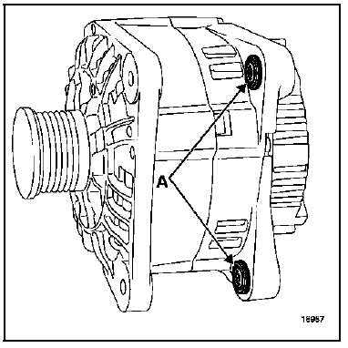 Renault Trafic. Alternateur