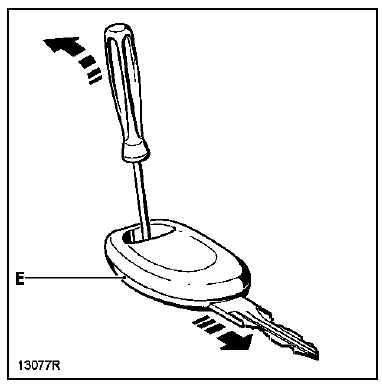 Renault Trafic. Ouverture d'une tete de cle (sans telecommande)