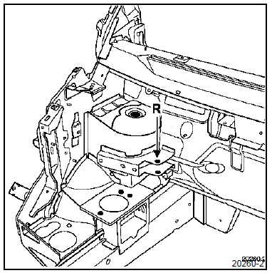 Renault Trafic. Fixation tirant moteur