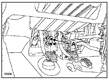 Renault Trafic. Axe intermediaire