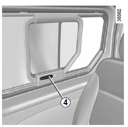 Manoeuvrez la poignée 4 et faites coulisser