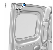 Retirez les écrous 8.