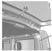 Retirez les écrous 10.
