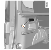 Déposez le diffuseur à l'aide d'un outil