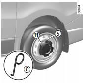 Déclippez-le à l'aide de la clé d'enjoliveur