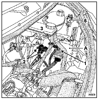 Débrancher les connecteurs (5) et déclipser les portefusibles