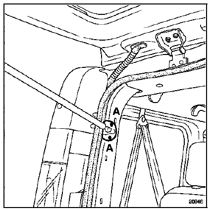 Caler le hayon en position ouver te.