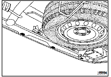 Déclipser les fixations intérieures.