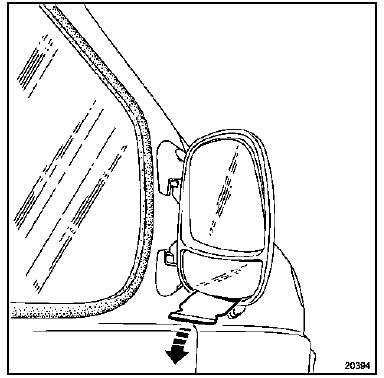 Insérer un couteau à mastic (80 mm), puis pousser