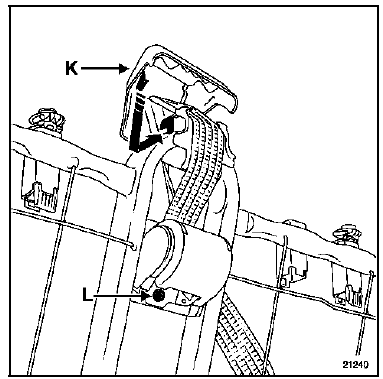 Déclipper le guide de ceinture en (k).