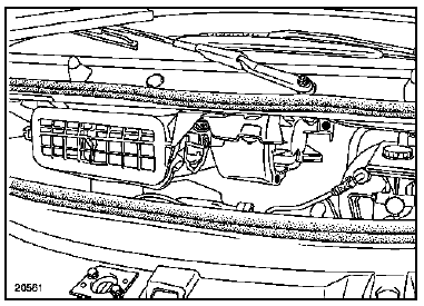 Débloquer l'écrou (a).