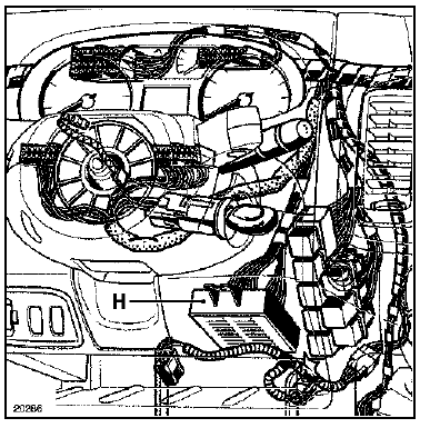 Débrancher l'unité centrale habitacle (h) (elle se situe