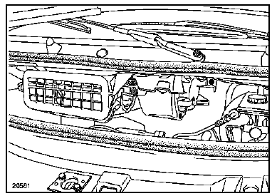 Placer une pince durit sur chaque tuyau du circuit de