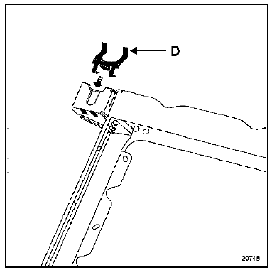 S'assurer de la présence de l'agrafe métallique (d) en