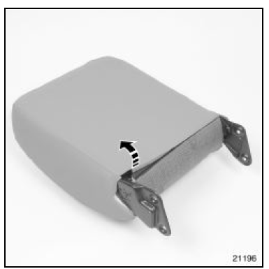 Dégager les bandes de retenue de coiffe arrière puis