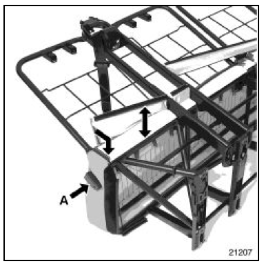 Déposer les deux pènes (a), de chaque côté de la