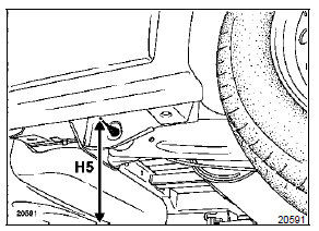 Les cotes h1 et h4 se prennent à l'axe de roue.