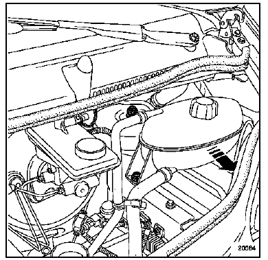 Déposer la vis de fixation du bocal de liquide de
