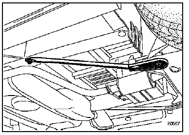 Desserrer les vis arrière des deux barres de renfort de
