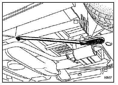 Desserrer les vis arrière des deux barres de renfort de